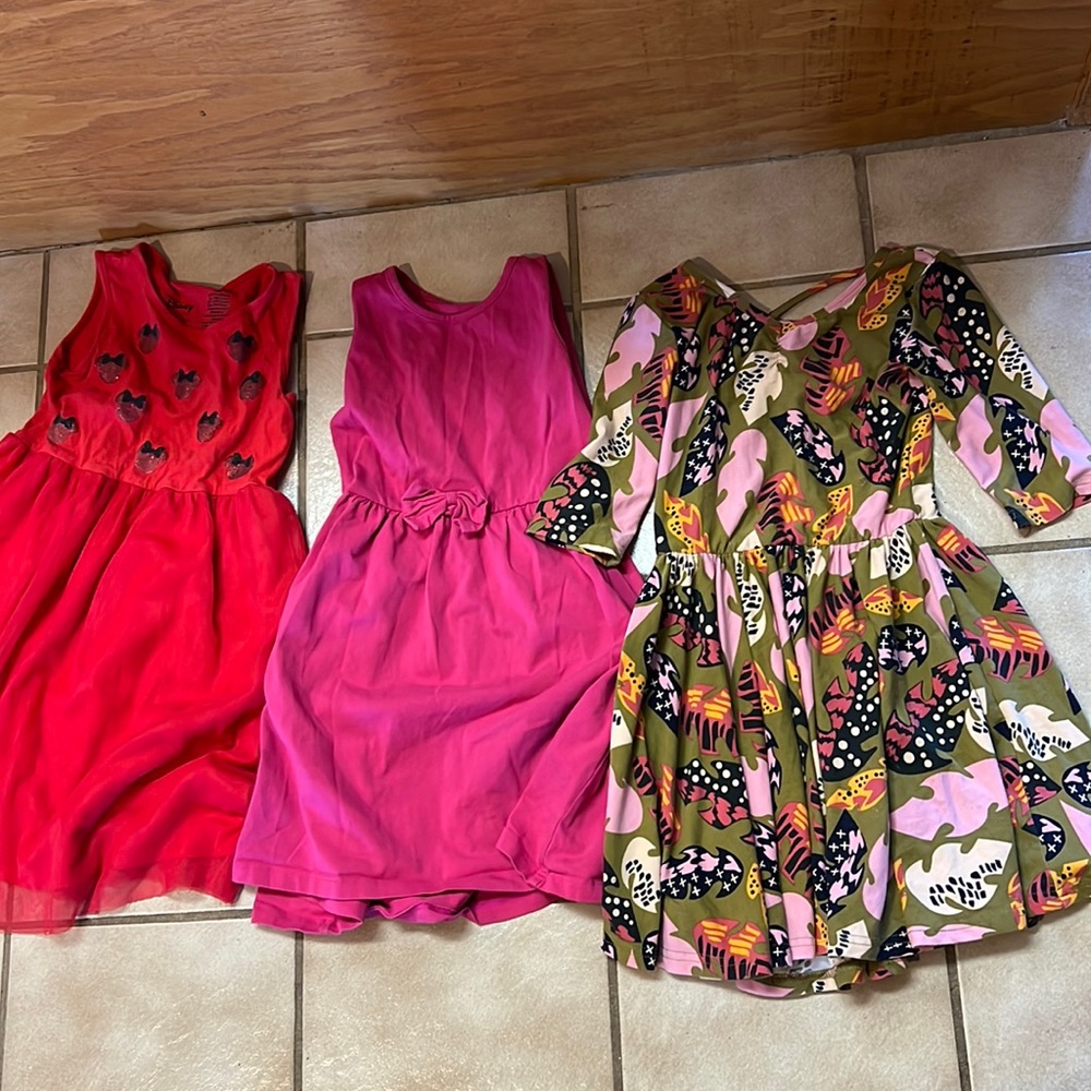 Lot of 3 size 5/6 girls dresses. Disney. Dot dot smile. Caomp.
